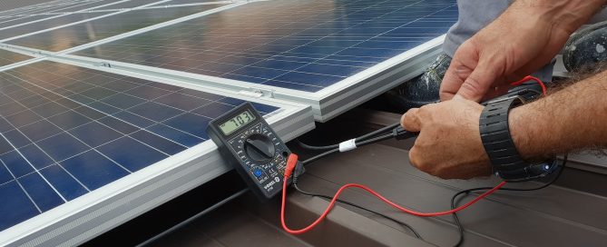 A napelem rendszer telepítésével ad-vesz villanyórára is szükség lesz